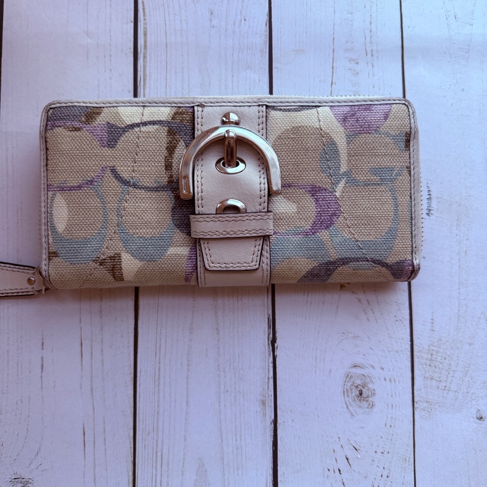 COACH | Soho Optic Art Linen Wallet - Picture 3 of 16